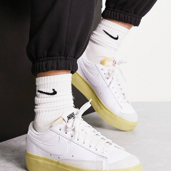 Nike Blazer Low Platform sneakers in white - Picture 3 of 8
